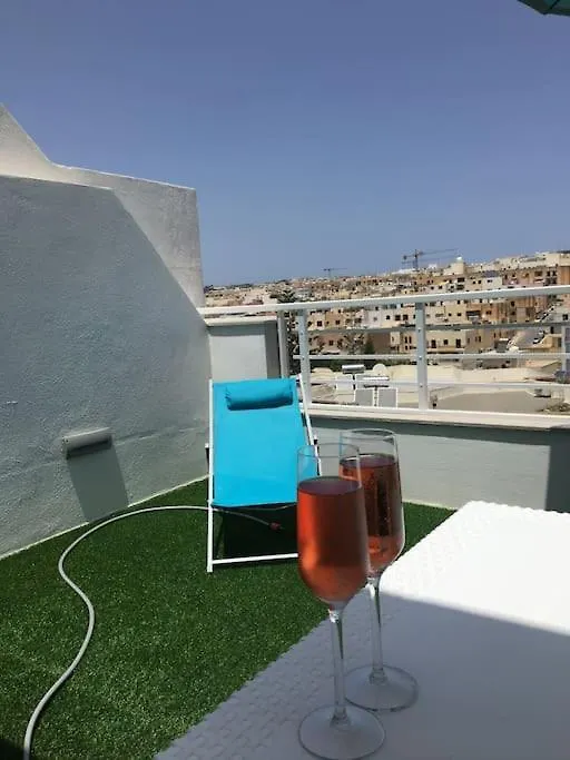 Champagne Supernova Penthouse Apartment Santa Vennera Malta